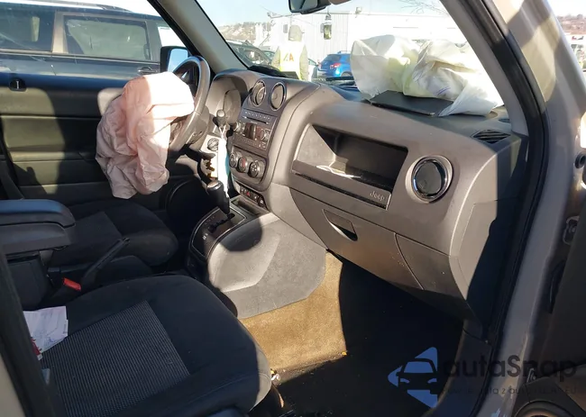 1C4NJRFB9HD178140: 43978872