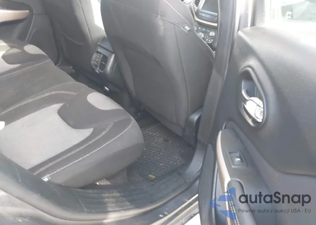 1C4PJLCB3JD605053: 43979104