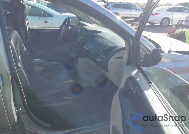 2C4RC1BG4ER342546: 43979115