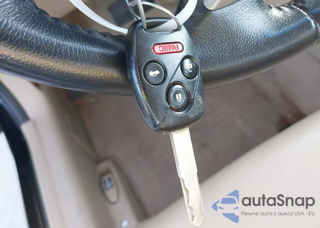 1HGCP2F6XBA101903: 43978338