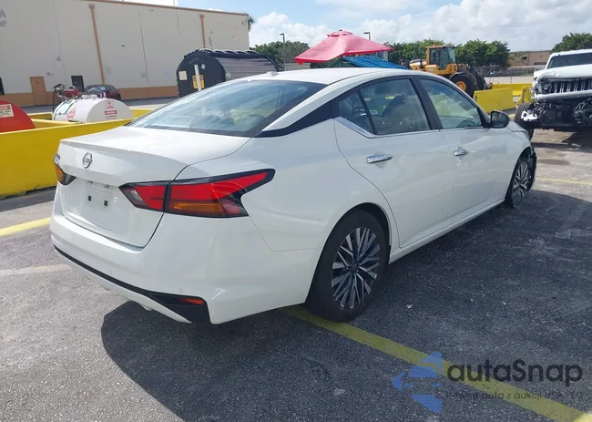 1N4BL4DV9SN400793: 43978367