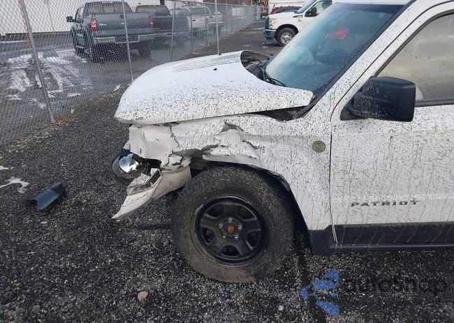 1C4NJPBA6GD569326: 43978401