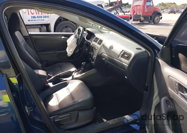 3VWDP7AJ3CM370760: 43978695