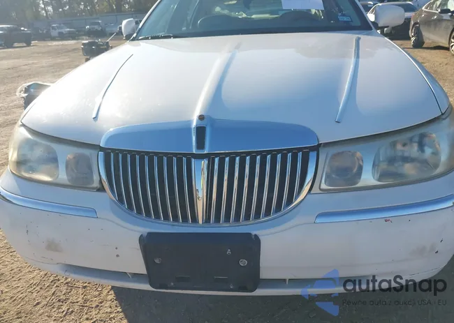 1LNHM83W9YY774651: 43979745