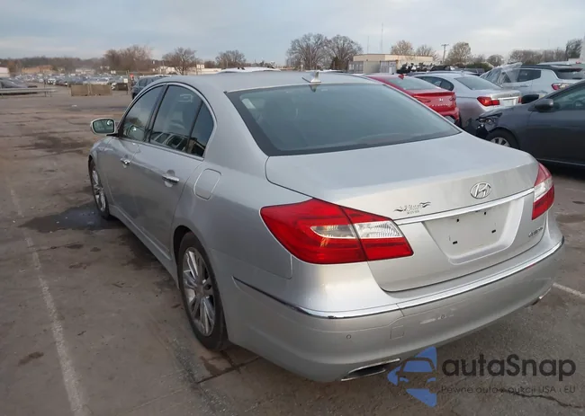 KMHGC4DD9CU161353: 43979381