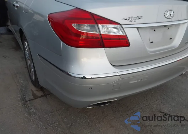 KMHGC4DD9CU161353: 43979381