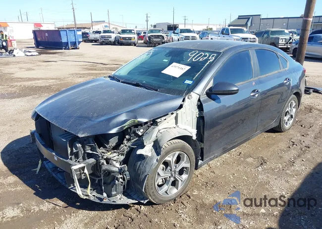 3KPF24AD8ME289025: 43979382