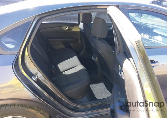 3KPF24AD8ME289025: 43979382