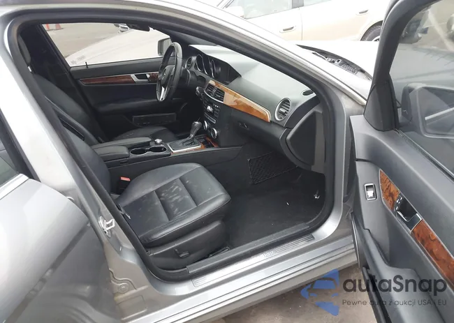 WDDGF4HB7CR213933: 43979383