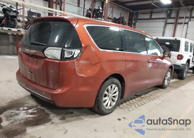 2C4RC1FG9JR158952: 43979538