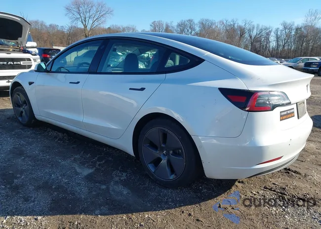 5YJ3E1EB3NF103131: 43979584