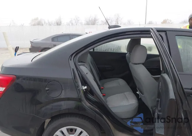 1G1JB5SH6H4163652: 43980762