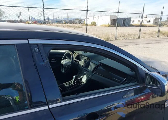 1FAHP2F82DG129657: 43980375