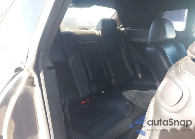 2C3CDZAG8JH305586: 43981844