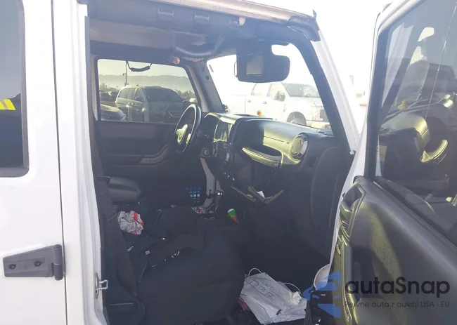 1C4BJWDG9FL760919: 43981896