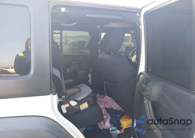 1C4BJWDG9FL760919: 43981896