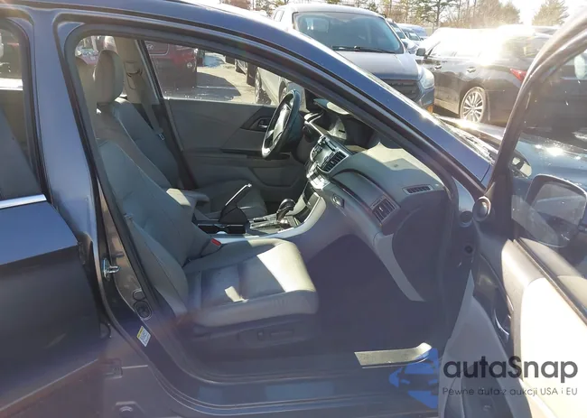 1HGCR2F81EA137754: 43981444