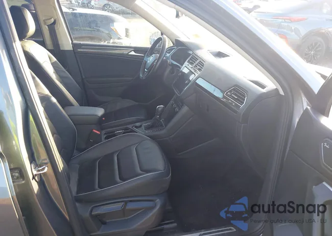 3VV4B7AX2KM073338: 43981556