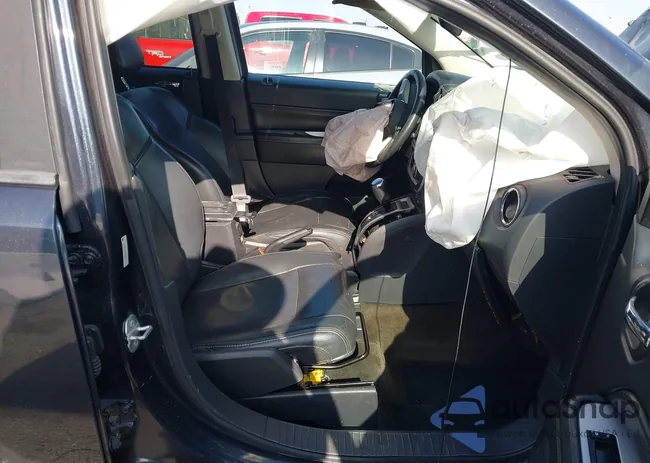 1C4NJCEA2GD536084: 43981562