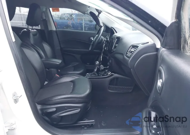 3C4NJDBB7KT648594: 43982476