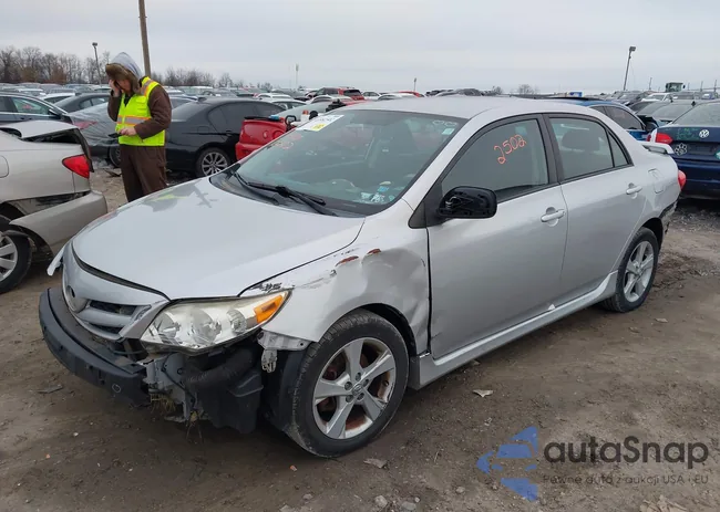 2T1BU4EE3CC860851: 43982502