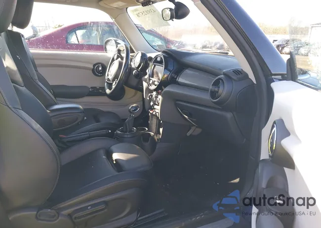 WMWXM5C56F3A59200: 43982578