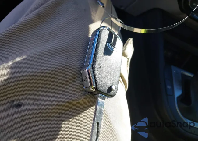 3KPF24AD0KE083985: 43983918