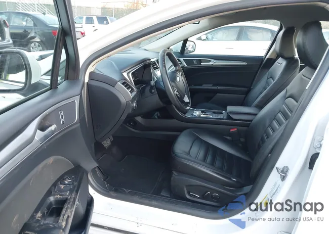 3FA6P0LU8LR183176: 43983473