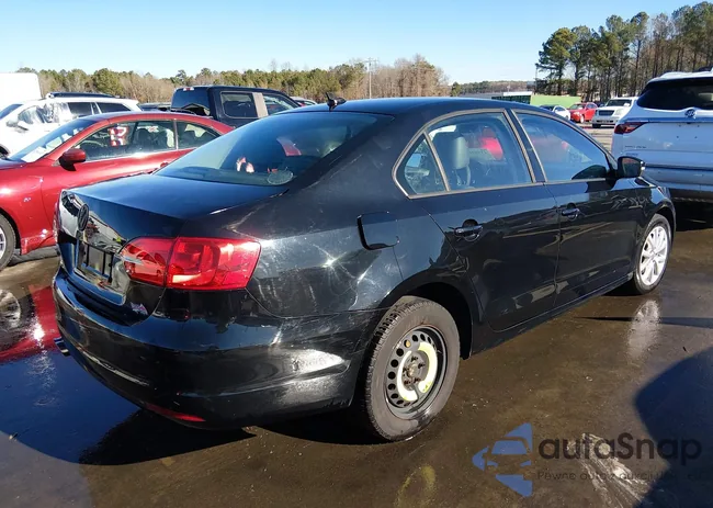 3VWD17AJ2EM370124: 43983679