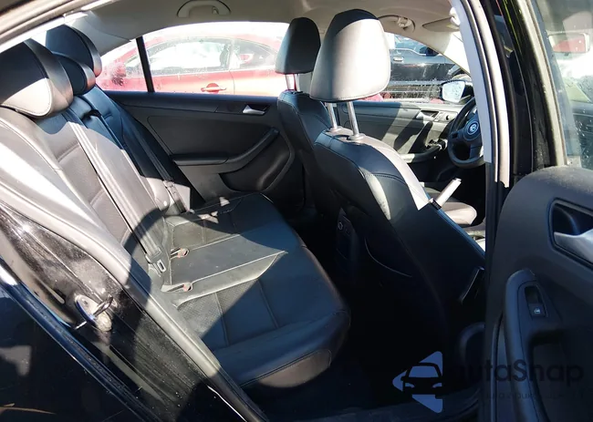 3VWD17AJ2EM370124: 43983679