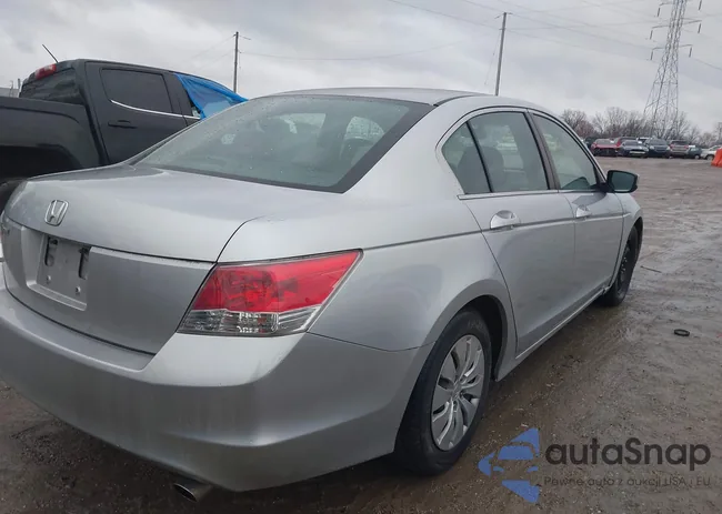 1HGCP263X8A077701: 43984755