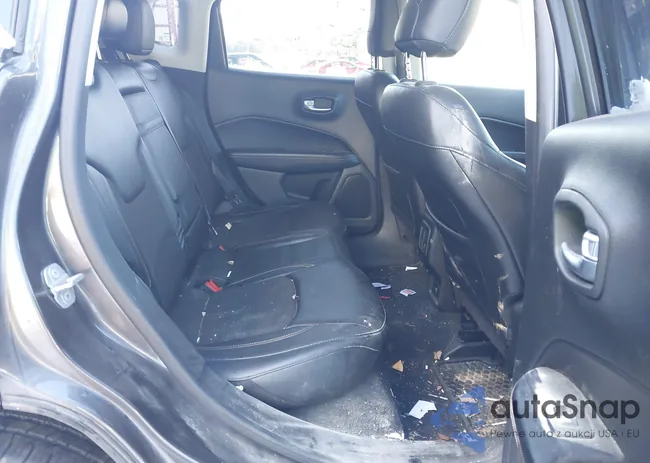 3C4NJDBB0JT177399: 43984471