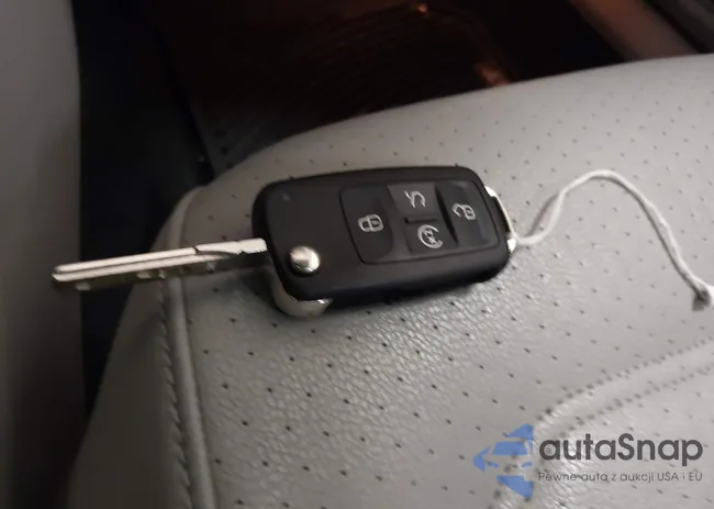 1VWGT7A38HC080047: 43984509