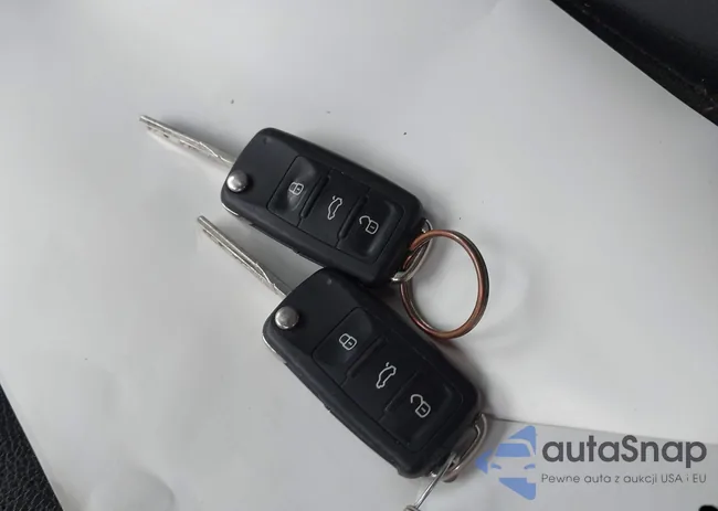 3VWDB7AJ8HM407792: 43985736