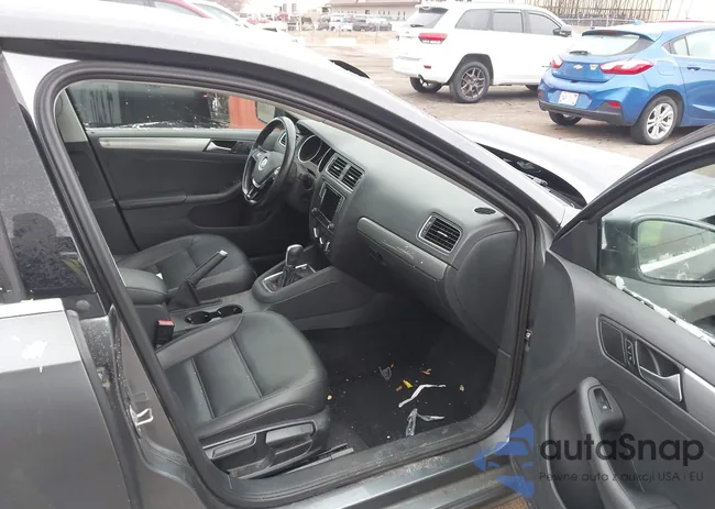 3VWDB7AJ8HM407792: 43985736