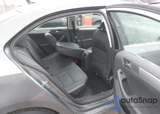 3VWDB7AJ8HM407792: 43985736