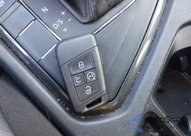 3VV3B7AX7JM037252: 43985817