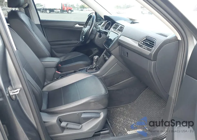 3VV3B7AX7JM037252: 43985817