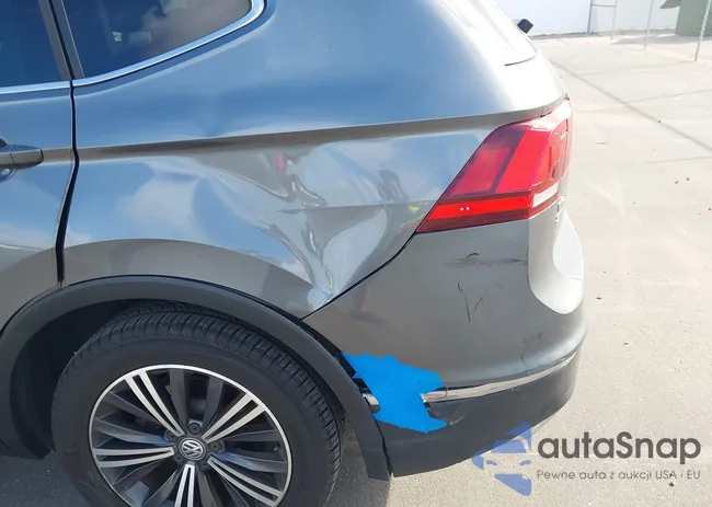 3VV3B7AX7JM037252: 43985817