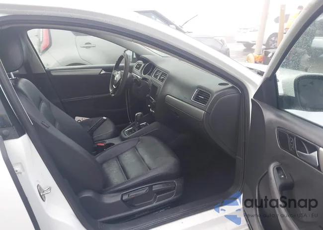 3VWDB7AJ5HM210529: 43985822