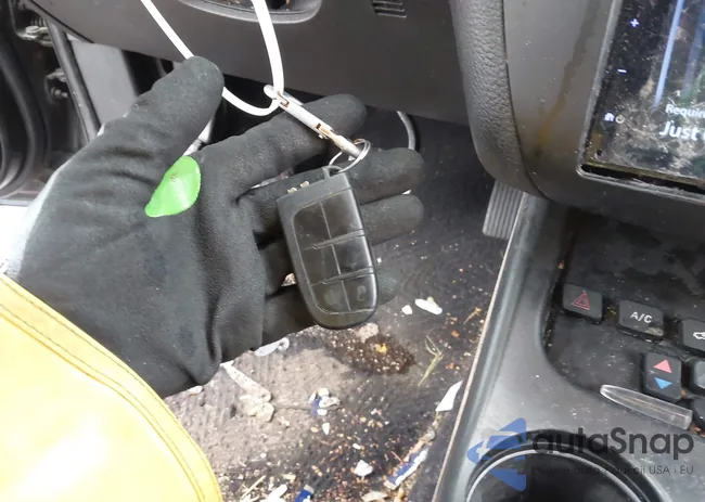 3C4PDCBB8HT590448: 43985643