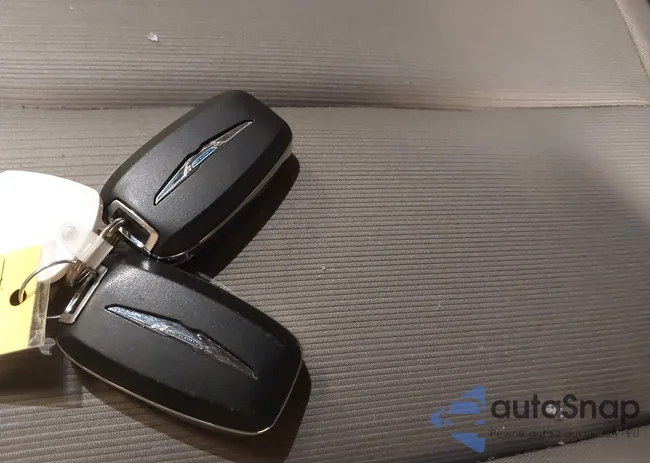 2C4RC1DG4HR703551: 43987201