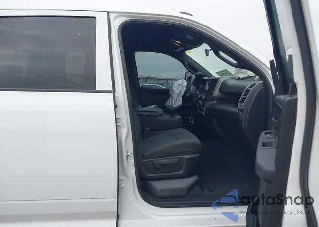 3C6UR5CJ6RG186121: 43987814