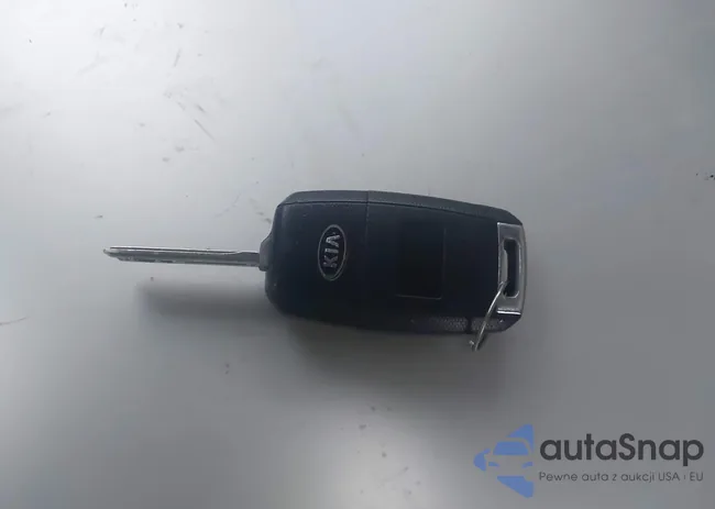 KNDMB5C10F6036774: 43987947