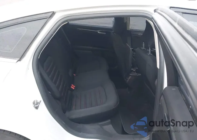 3FA6P0HD5GR280656: 43988132