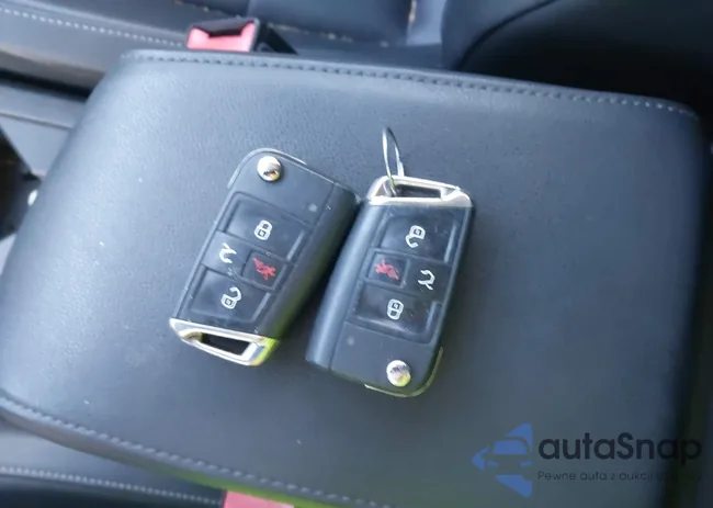 3VV2B7AX5JM095016: 43988240