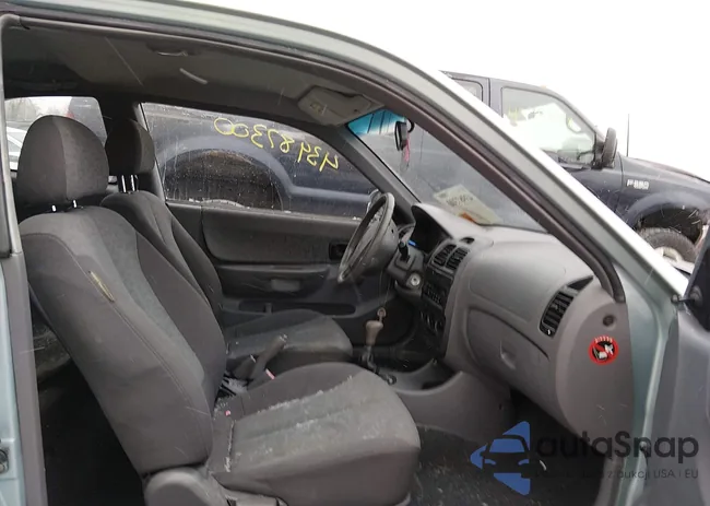 KMHCG35CX5U341186: 43987300