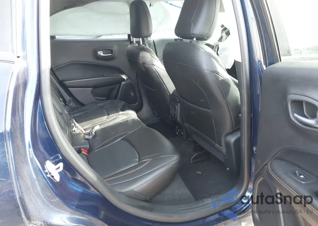 3C4NJDCB4JT245752: 43987339