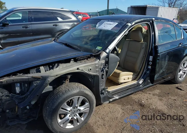 1HGCP2F63BA066721: 43988697