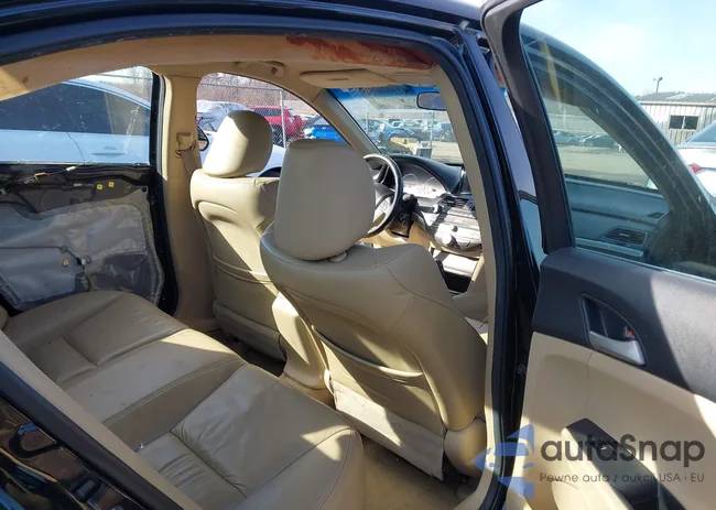 1HGCP2F63BA066721: 43988697